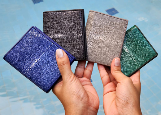 Mini-Brieftasche-aus-Rochenleder-Farbe-Saphir-510x510-5