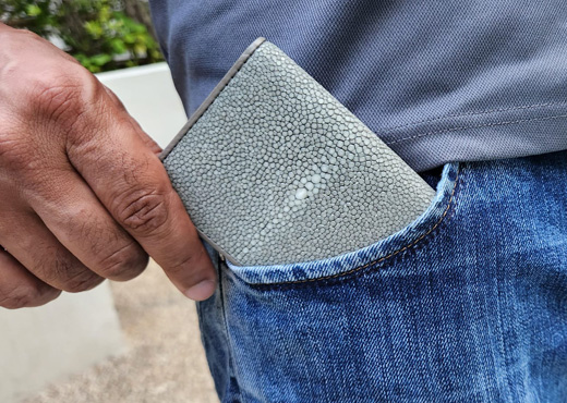 Mini-Brieftasche-aus-Rochenleder-Farbe-Stahl-510x510-5